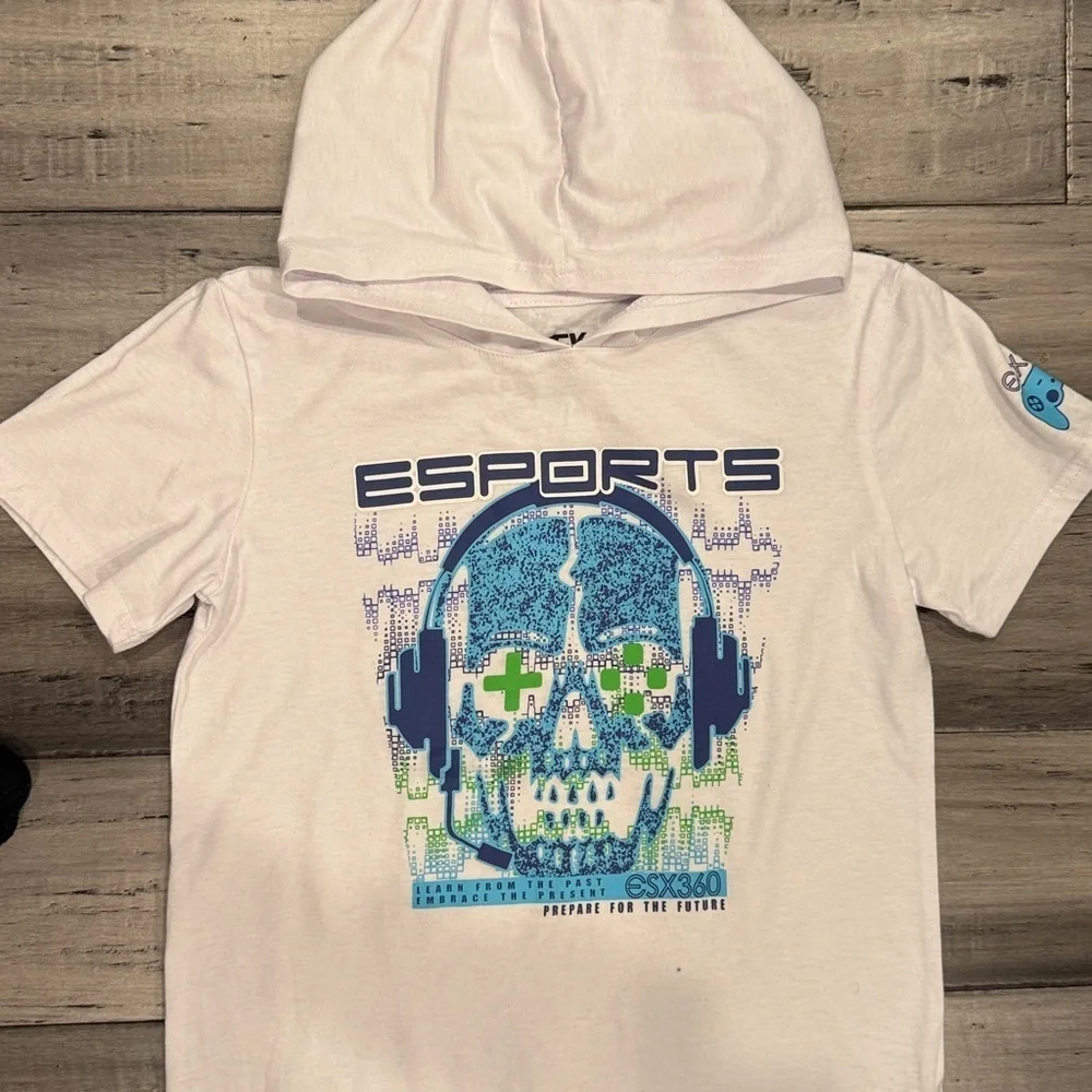 NWOT, White Esports Graphic Hoodie T-Shirt